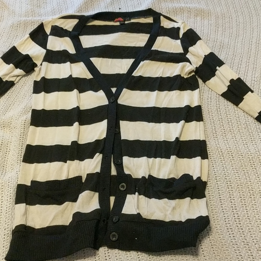 Button down - Picture 2 of 3